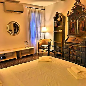Ruga Giuffa Apartment